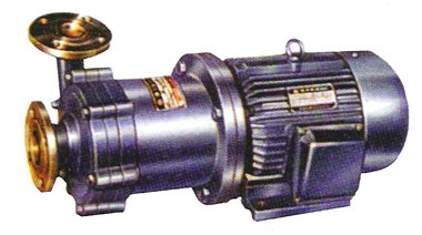 CQ型磁力驱动泵 CQ型磁力驱动泵（简称磁力泵）是将永磁联轴器的工作原理应用于离心泵的新产品，设计合理，工艺先进，具有全密封、无泄漏的特点，其性能达到国外同类产品的先进水平。
磁力泵以静密封取代动密封，例泵的过渡部件处于完全密封状态，彻底解决了其它泵柚木密封无法避免的跑、冒、滴之弊病。磁力泵选用耐腐蚀、高强度的工程塑料，刚玉陶瓷，不锈钢等作为制造材料，因此它具有良好的抗腐蚀性能，并可以使被输送介质免受污染。
（1）工程塑料泵（增强聚丙烯）
（2）不锈钢汞（ICr18Ni9Ti）
磁力泵结构紧凑，外形美观、体积小，噪音低，运行可靠、使用维修方便，可广泛应用于化工、制药、石油、电镀、食品、电影照相洗印，科研机构，国防工业等单位抽送酸、碱液、油类、稀有贵重液、毒液、挥发性液体以及循环水设备配套、过渡机配套，特别是易漏、易燃、易爆液体的抽送，选用此泵则更为理想。

 
<img src=product_img/products/cq/001.jpg>

<img src=product_img/products/cq/002.jpg>
    